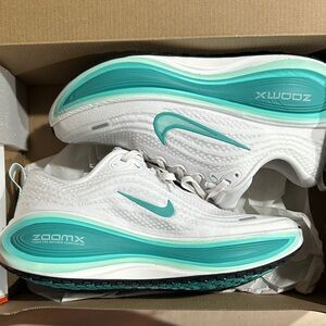 Nike Women's White and Aqua Athletic Shoes